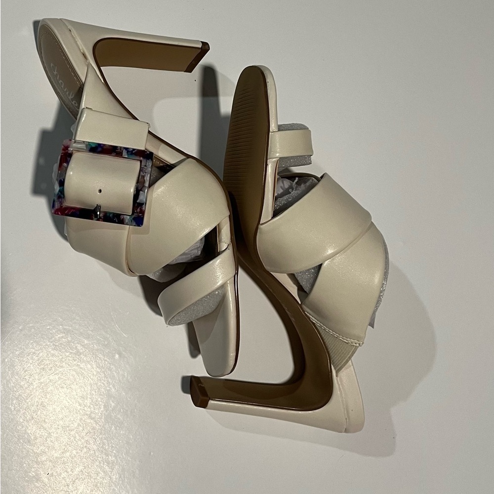 Charles David Cream Heels for Chic Elegance - Picture 9 of 12